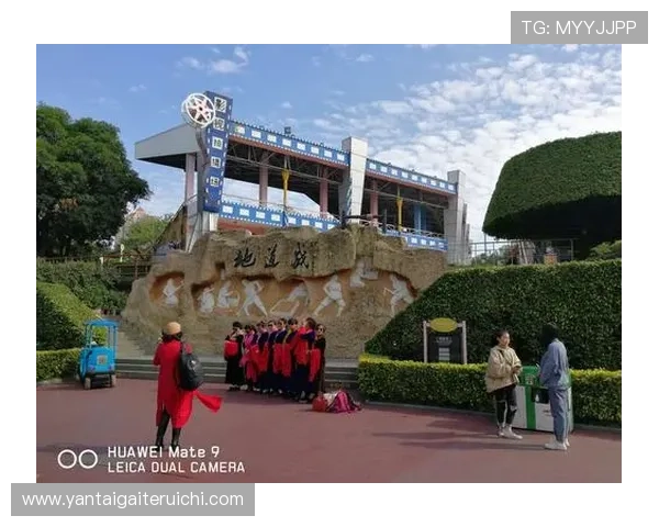 克雷桑身穿巴西十号球衣北京环球影城畅玩欢乐瞬间全记录 克雷桑身穿巴西十号球衣北京环球影城畅玩欢乐瞬间全记录